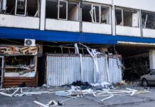 Кількість постраждалих через ракетний удар по Дніпру зросла до 10: троє людей у лікарні