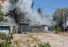 Запорізькі рятувальники ліквідували масштабну пожежу на причалі