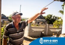Разом відбудуємо: бригади проєкту «Пліч-о-пліч» приводять до ладу понівечений будинок пенсіонера Віктора з села Старосілля