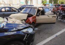 У Дніпрі на Коцюбинського зіткнулись три автівки, «ГАЗель» та мотоцикл