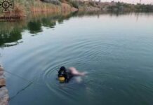 Стрибнув зі скелі у воду та зник із поля зору друзів: у Запорізькому районі рятувальники дістали з води тіло хлопця