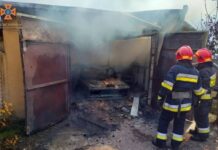У Новокодацькому районі Дніпра спалахнув гараж з автівкою всередині