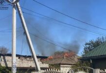 Полум’я перекинулося на дах: у Новокодацькому районі Дніпра горів житловий будинок