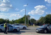 У Запоріжжі через порушення правил маневрування у ДТП постраждали три автівки