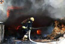 Існувала загроза розповсюдження на інші споруди: у Чечелівському районі Дніпра вогнеборці ліквідували пожежу в нежитловій будівлі