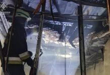 Горіло сміття, дерев’яні стіни та підлога: вогнеборці Дніпра приборкали займання в Новокодацькому районі