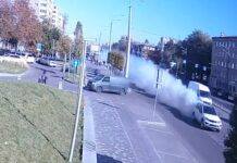 Під час руху Слобожанським проспектом у Дніпрі задимівся позашляховик