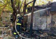 Надзвичайники Дніпра загасили пожежу в будівлі, що не експлуатується