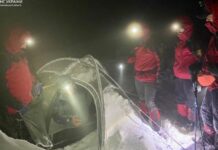 Надзвичайники врятували туриста з Дніпра, який застряг у засніжених Карпатах