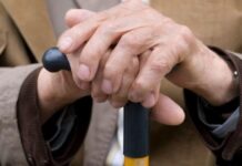 Пограбував 72-річного чоловіка та витратив всю його пенсію: у Камʼянському затримали зловмисника