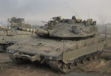 Війська Ізраїлю перекидають техніку до сектору Газа