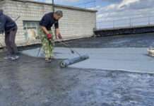 У Кам’янському продовжується ремонт під’їздів та покрівель