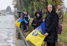 У Камʼянському провели в останню путь захисника Ігоря Зубова