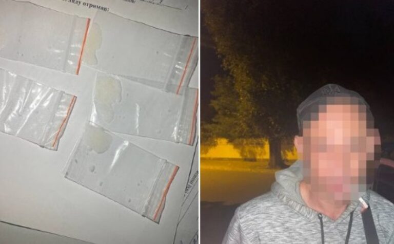 Патрульні Дніпра виявили у велосипедиста сліп-пакети з речовиною, схожою на наркотичну