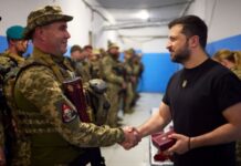 Зеленський повідомив про «дуже змістовну» нараду з військовими щодо «роботи на півдні»