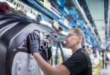 Робота у Німеччині: які вакансії та зарплату пропонують українським біженцям