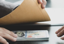 53% українців вважають хабарі необхідністю: результати опитування