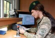 Без довідок та “Дії”. Які правила виїзду дітей з України та чи потрібен дозвіл від батьків