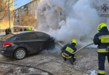 В Індустріальному районі Дніпра рятувальники ліквідували займання автомобіля