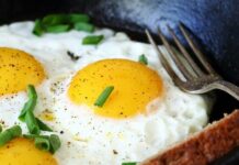 Їжа прилипає до сковороди: як позбутися проблеми