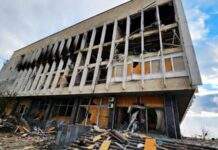 Російські військові завдали масованого удару по Херсону, зруйновані будинки – МВА