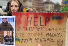 Промовисте мовчання. У центрі Варшави провели акцію на підтримку українських військовополонених