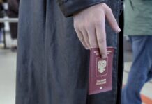 Громадяни Росії тепер зобов’язані здавати закордонні паспорти при забороні на виїзд