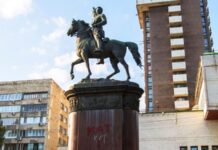 У Києві демонтували пам’ятник Щорсу