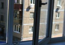 У Кривому Розі 84-річна жінка вистрибнула з вікна 9-го поверху: деталі