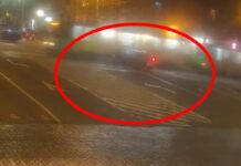 На проспекті Яворницького у Дніпрі Nissan врізався в трамвай №1: подробиці