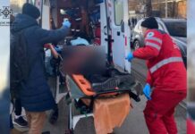 Мало не відірвало обидві кінцівки: на проспекті Богдана Хмельницького у Дніпрі жінка потрапили під колеса вантажівки