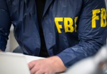 Колишній посол США заарештований за звинуваченням у роботі на розвідку Куби