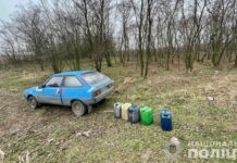 Викрадав пальне з автівок: поліцейські Дніпра затримали 35-річного чоловіка на місці скоєння злочину