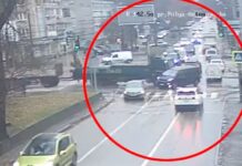 Відмовили гальма: у Дніпрі вантажівка з причепом протаранила мікроавтобус