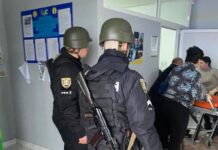 На Закарпатті депутат підірвав гранати в будівлі сільради, багато постраждалих