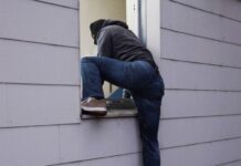 Викрадав телефони та побутову техніку: у Синельниківському районі затримали серійного крадія