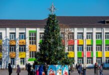 «Відсвяткуємо після Перемоги», – у Камʼянському не буде новорічної ялинки