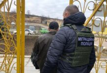 Поліцейські Дніпропетровщини видворили колишнього вʼязня-росіянина з країни
