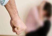 Залякував та принижував дружину: У Дніпрі поліцейські оголосили підозру домашньому тирану