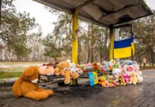 Навмисний підпал чи випадковість: правоохоронці встановлюють причину займання зупинки-меморіалу у Дніпрі