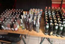 У Запоріжжі поліцейські вилучили із незаконного обігу безакцизні цигарки та алкогольні напої: деталі