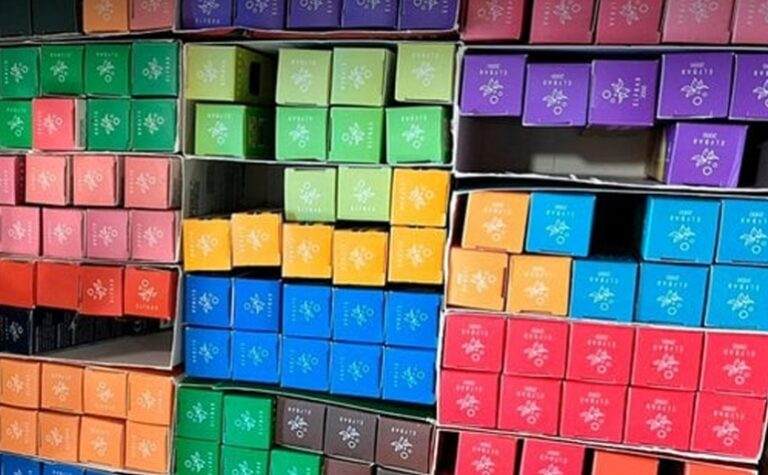 Поставляли з-за кордону та налагодили власне виробництво: на Дніпропетровщині вилучили електронні сигарети вартістю 17 млн грн