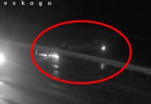 На Сонячній Набережній у Дніпрі Mazda перелетіла через відбійник та перекинулась