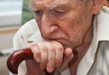 Із січня 2024 року українським пенсіонерам і вчителям, можливо, доведеться сильніше затягнути паски