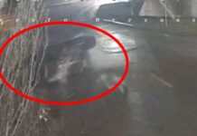 На Січеславській Набережній у Дніпрі водій Jeep влетів у стовп та перекинувся