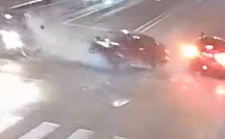 Пролетів на «червоний»: подробиці потрійної ДТП на Калиновій у Дніпрі