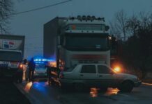 Вантажівка врізалась у легковик: у Дніпрі на проспекті Мазепи сталася ДТП