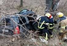 Смертельна ДТП у Кам’янському районі: рятувальники деблокували з легковика тіло водія та постраждалого пасажира