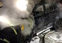 У Дніпрі надзвичайники ліквідували пожежу в автомобілі