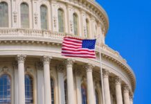 Байден розглядає нові обмеження на кордоні, намагаючись досягти угоди щодо допомоги Україні